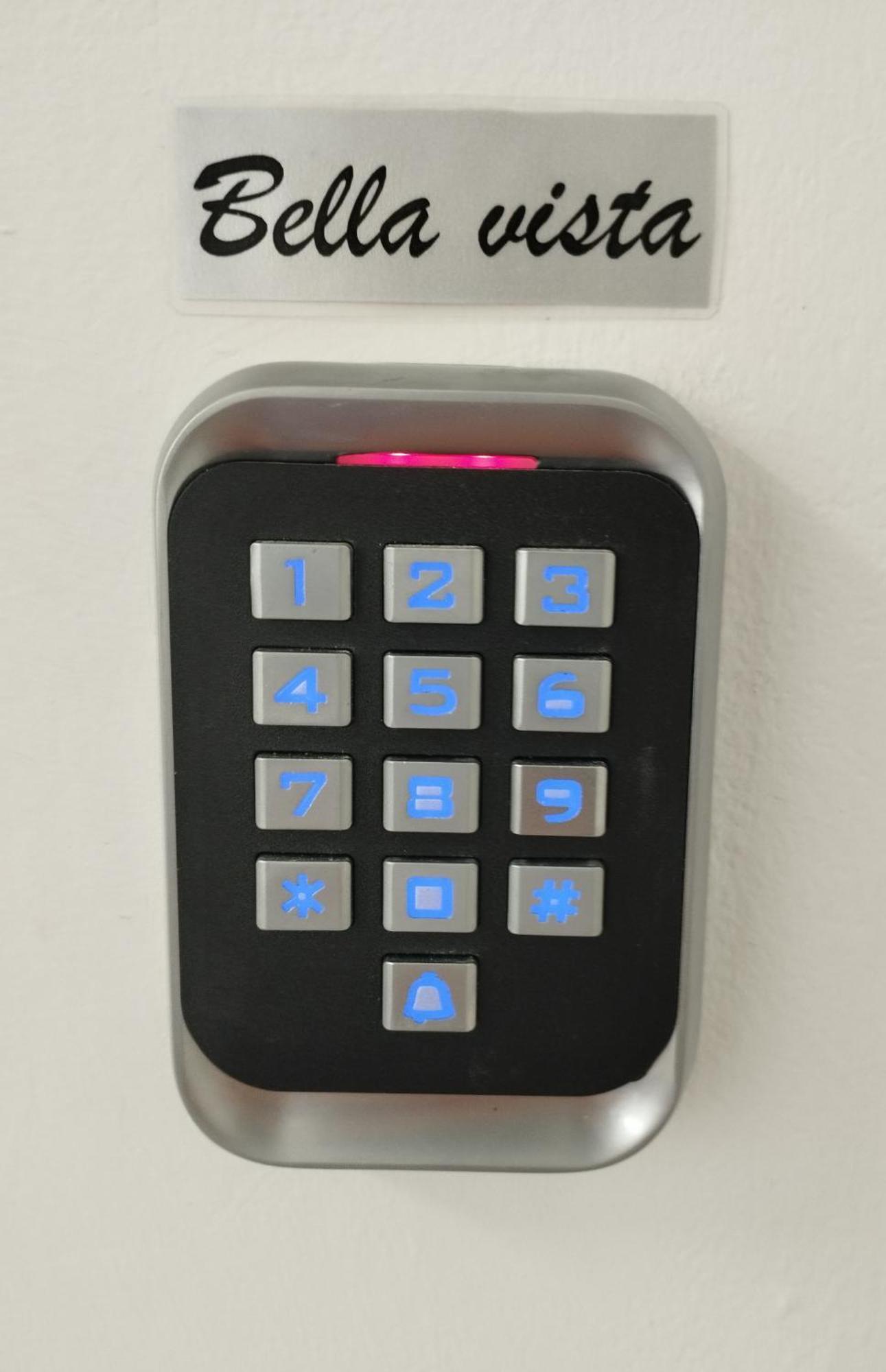 Bella Vista - Cozy Apartments With Easy Check-In And Free Parking スプリト エクステリア 写真